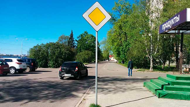 Как пропускать пешеходов при отсутствии перехода